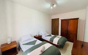Hostal Coral Cove Comfort Room 2